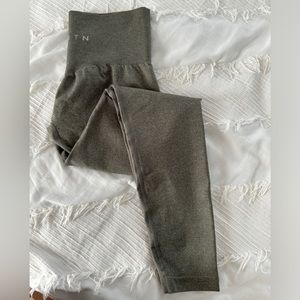 NVGT SEAMLESS LEGGINGS KHAKI GREEN